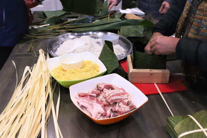 Xuân Quý Mão: Gia đình kiều bào Anh gìn giữ phong tục Tết cổ truyền ảnh 4