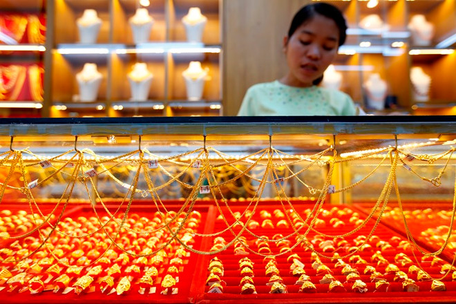 Giá vàng châu Á có khả năng rơi xuống mức thấp nhất trong 19 tháng ảnh 1