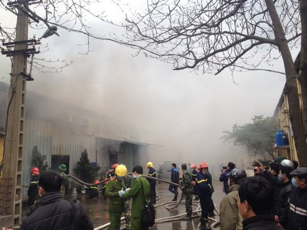 Xảy ra vụ cháy lớn tại Công ty cổ phần len Hà Đông ảnh 3