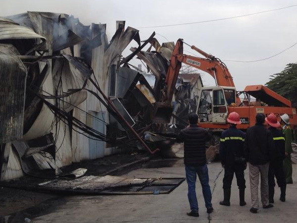 Xảy ra vụ cháy lớn tại Công ty cổ phần len Hà Đông ảnh 4