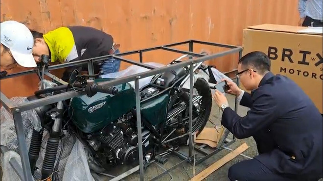 Phát hiện lô xe môtô nghi gian lận xuất xứ trị giá khoảng 3 tỷ đồng ảnh 2