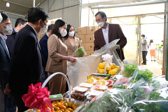 Phó Chủ tịch nước tặng quà gia đình chính sách tại tỉnh Lâm Đồng ảnh 2