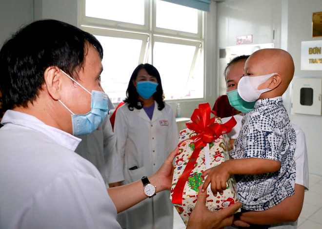 Bệnh viện Trung ương Huế ghép tủy, cứu sống bé 30 tháng tuổi ảnh 1