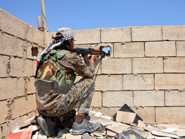 Áp sát Raqqa, quân đội Syria tràn về tỉnh Deir Ezzor nhiều dầu mỏ ảnh 1