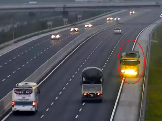 Tước giấy phép lái xe đối với tài xế đi ngược chiều trên cao tốc ảnh 1