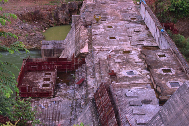 Bài 3: Ngổn ngang công trình ánh sáng chậm tiến độ, bỏ hoang giữa rừng ảnh 2