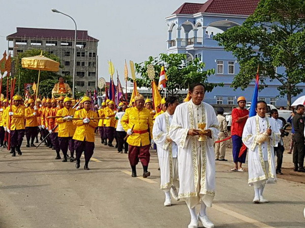 Quốc vương Campuchia chủ trì Lễ tịch điền khởi đầu mùa vụ mới ảnh 1