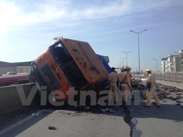 Kỹ năng lái xe sống còn tránh va chạm với “hung thần container” ảnh 3