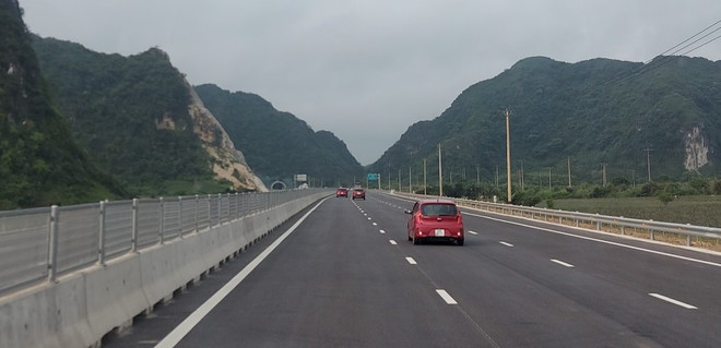 Bộ Giao thông Vận tải yêu cầu chủ đầu tư chịu trách nhiệm về quản lý, vận hành khai thác dự án trong thời gian khai thác tam. (Ảnh: Việt Hùng/Vietnam+) vnp_cao toc Mai Son 10052023.jpg