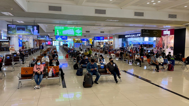 Dù chạm đáy vắng khách, sân bay Nội Bài vẫn siết chặt 5K để phòng dịch ảnh 1