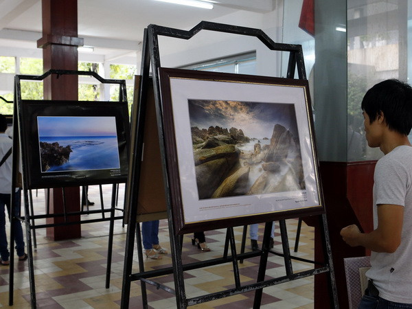 Trưng bày 100 bức ảnh di sản Việt Nam tại Bảo tàng Hà Nội ảnh 1