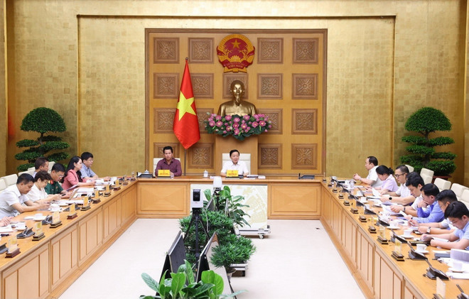 Phó Thủ tướng Trần Hồng Hà chủ trì cuộc họp. (Ảnh: Văn Điệp/TTXVN) ttxvn_tran hong ha (2).jpg