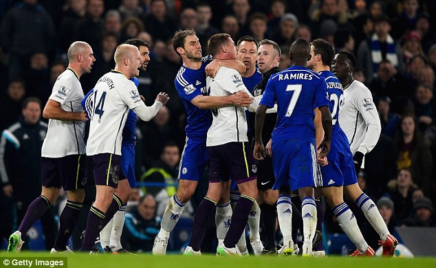 HLV Jose Mourinho "nổi điên" khi Ivanovic bị tố cắn McCarthy ảnh 4