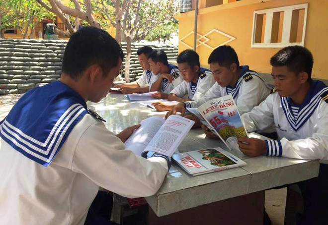 Bài 5: ‘Chở’ Luật… ra khơi, giúp ngư dân vững tin bám biển ảnh 3