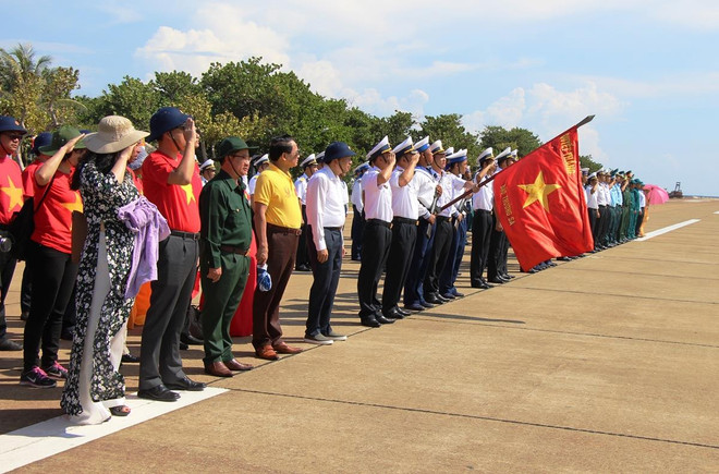 Hiên ngang Trường Sa: Sức sống mãnh liệt, tình quân dân thắm thiết ảnh 1