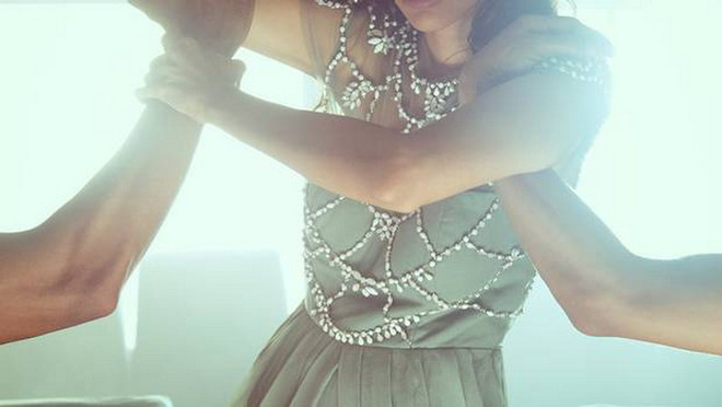 Phẫn nộ với bộ ảnh thời trang gợi vụ hiếp dâm tập thể ở Ấn Độ ảnh 2