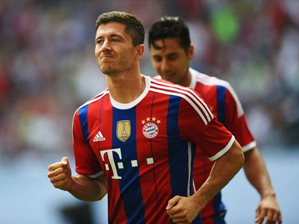 Robert Lewandowski lập siêu phẩm trong ngày Bayern bại trận ảnh 1
