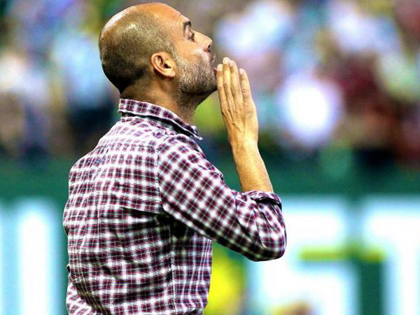 Pep "nổi điên" và từ chối bắt tay sau thất bại của Bayern ảnh 1