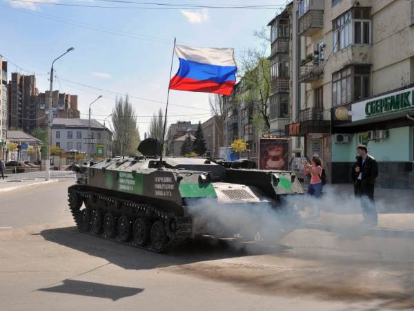 Lực lượng ly khai Ukraine bao vây tòa thị chính ở Mariupol ảnh 1