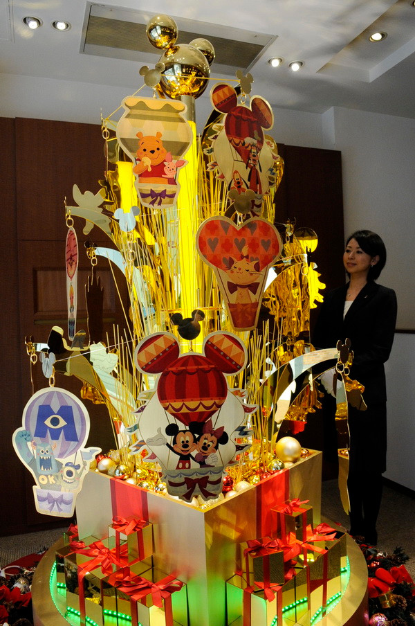 Trưng bày cây thông Noel bằng vàng trị giá 5 triệu USD ảnh 1