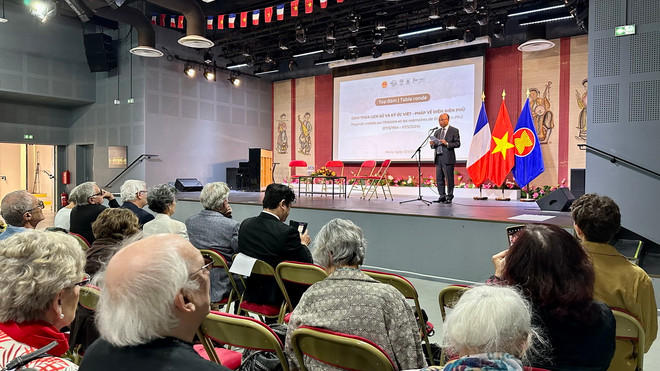 vnp_toa dam ban tron.jpg