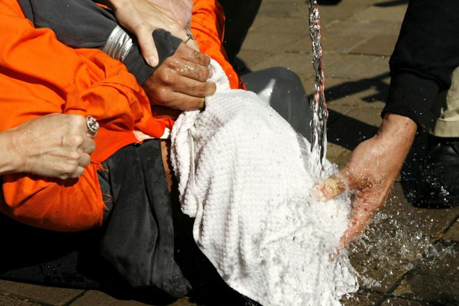 Ông Donald Trump tuyên bố suy nghĩ lại về vấn đề tra tấn tù nhân ảnh 1