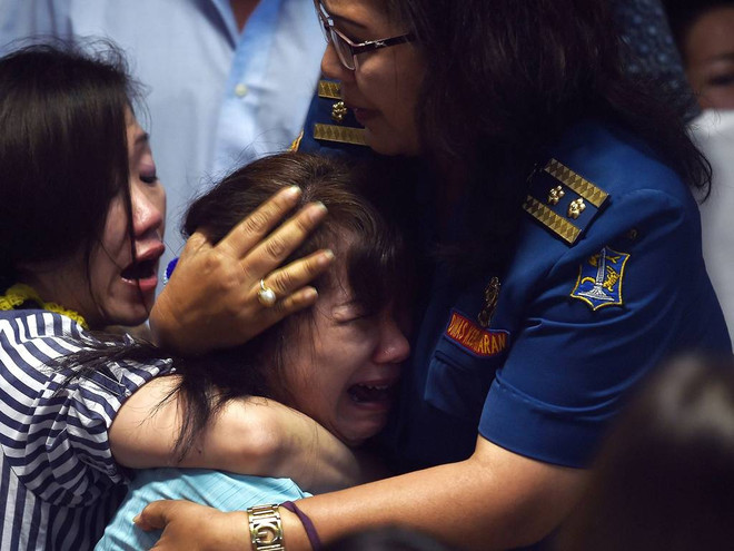 [Video] Cận cảnh trục vớt 40 thi thể nạn nhân máy bay AirAsia ảnh 1