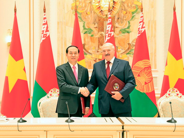 Chủ tịch nước kết thúc chuyến thăm Belarus, lên đường thăm Nga ảnh 1