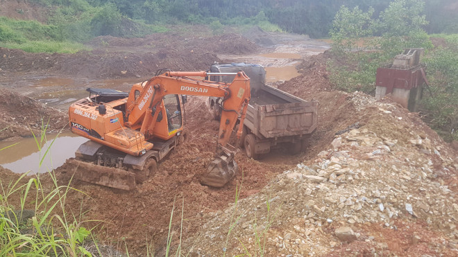 Vụ đổ trộm rác thải ở Bình Phước: Mang hàng trăm tấn rác đi tiêu hủy ảnh 1