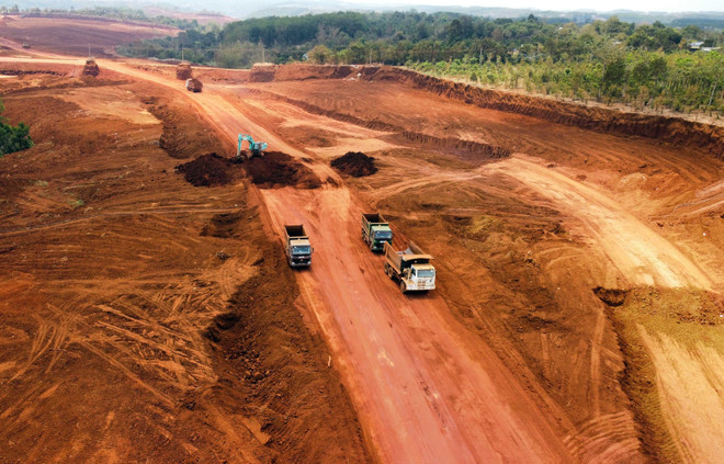 Khai thác bauxite tại Đắk Nông, tỉnh hiện có khoảng 4,5 tỷ tấn quặng nguyên khai, chiếm 60% trữ lượng bô xít cả nước. (Ảnh: Minh Hưng/Vietnam+) daknong 4.JPG