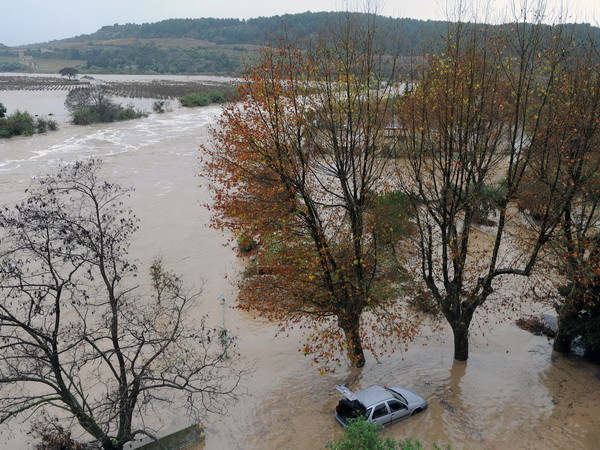 Lũ lụt lớn ở miền Nam nước Pháp khiến ít nhất 5 người chết ảnh 1
