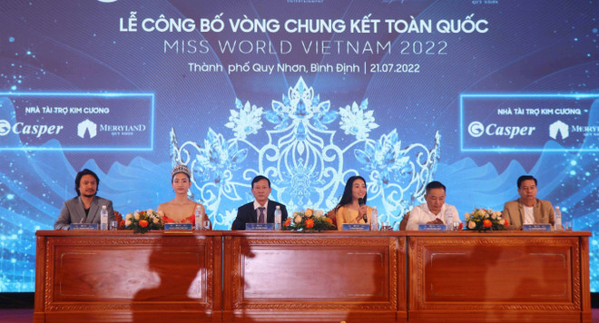 Ban tổ chức trả lời báo chí tại lễ công bố vòng chung kết cuộc thi Miss world Vietnam 2022. (Ảnh: Kha Phạm/TTXVN) Vòng chung kết Hoa hậu Thế giới Việt Nam 2022 sẽ diễn ra tại Quy Nhơn ảnh 2