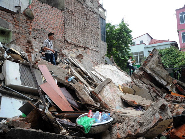 Vụ sập nhà ở Cửa Bắc: Khẩn trương di dời các hộ dân liền kề ảnh 1