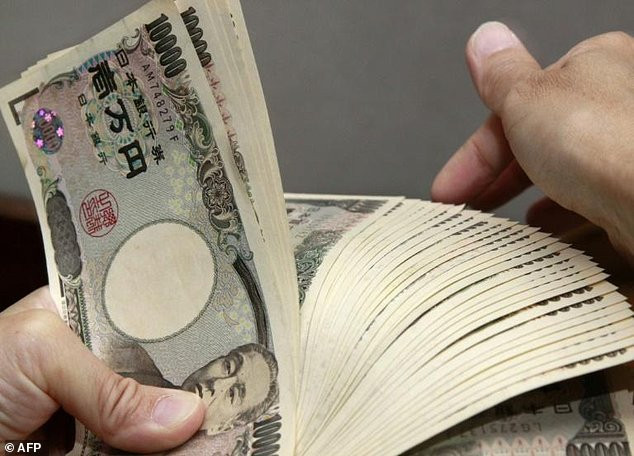 3 kẻ đeo mặt nạ cướp táo tợn một vali đựng hàng triệu USD ảnh 1