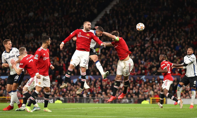 Ronaldo ghi bàn giúp Manchester United ngược dòng không tưởng ảnh 1