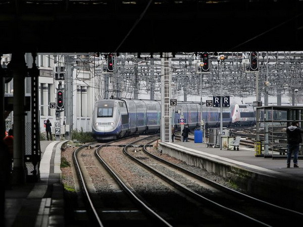 Sự cố hy hữu khi cảnh sát Pháp sơ suất nổ súng bắn 2 người ảnh 1