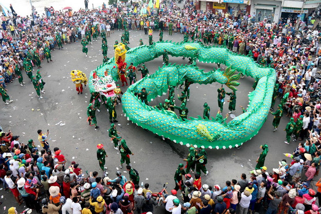 [Photo] Hàng nghìn người nô nức chào đón lễ “Nghinh Ông xuất du” ảnh 5