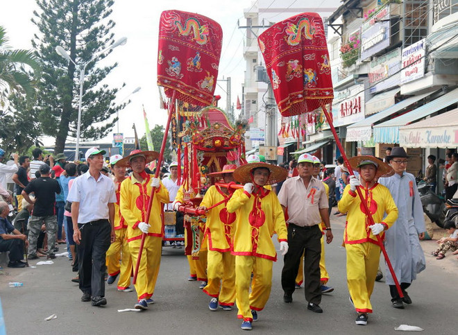 [Photo] Hàng nghìn người nô nức chào đón lễ “Nghinh Ông xuất du” ảnh 3