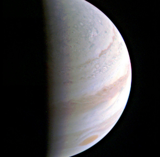 Tàu Juno lần đầu tiến gần Sao Mộc kể từ khi bay vào quỹ đạo ảnh 1