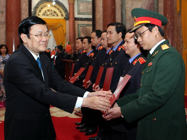 Chủ tịch nước trao quyết định bổ nhiệm kiểm sát viên ảnh 1