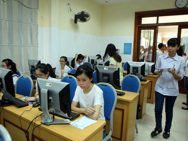 Bài thi đánh giá năng lực môn Ngoại ngữ trên máy tính tại Đại học Quốc gia Hà Nội, sáng 5/5. (Ảnh minh họa: Quý Trung/TTXVN) Đại học Quốc gia Hà Nội không tổ chức riêng kỳ thi đánh giá năng lực ảnh 1