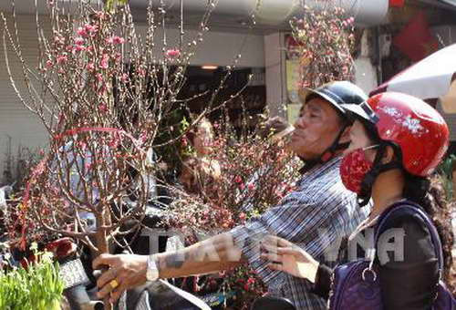 Phiên chợ tất niên đặc biệt của người Hà Thành ảnh 1