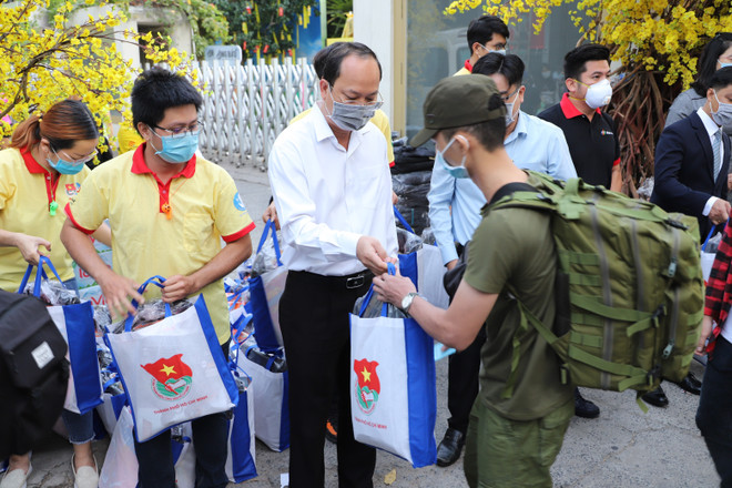 Hơn 3.000 sinh viên TP.HCM lên Chuyến xe mùa Xuân về quê đón Tết ảnh 2