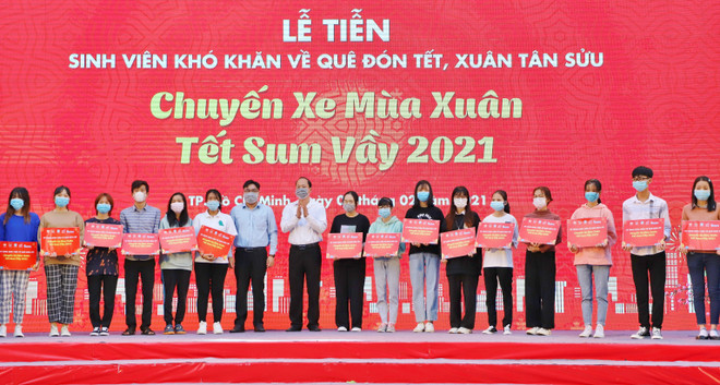 Hơn 3.000 sinh viên TP.HCM lên Chuyến xe mùa Xuân về quê đón Tết ảnh 1