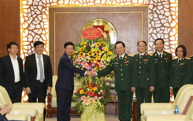 Trưởng ban Tuyên giáo TW chúc mừng các thầy thuốc Bệnh viện 108 ảnh 1