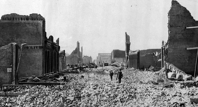 Hình ảnh đổ nát ở San Francisco sau động đất vào ngày 18/4/1906. (Nguồn: AP) Động đất mạnh tại Mỹ có thể gây sụt lún khu bờ biển California ảnh 2