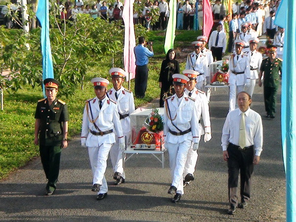 Tây Ninh tổ chức truy điệu, an táng hài cốt quân tình nguyện ảnh 1