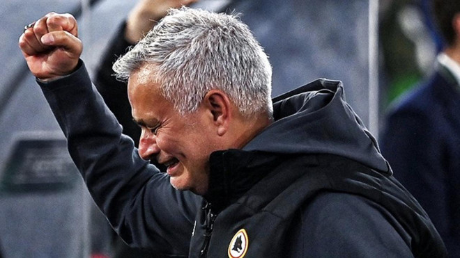 HLV Jose Mourinho bật khóc trong ngày lập kỷ lục ở cúp châu Âu ảnh 1