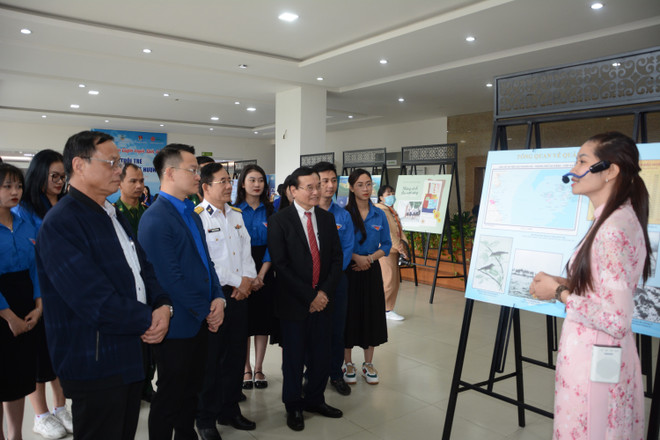 Đà Nẵng: Khai mạc triển lãm 'Tuổi trẻ với biển đảo quê hương' ảnh 1