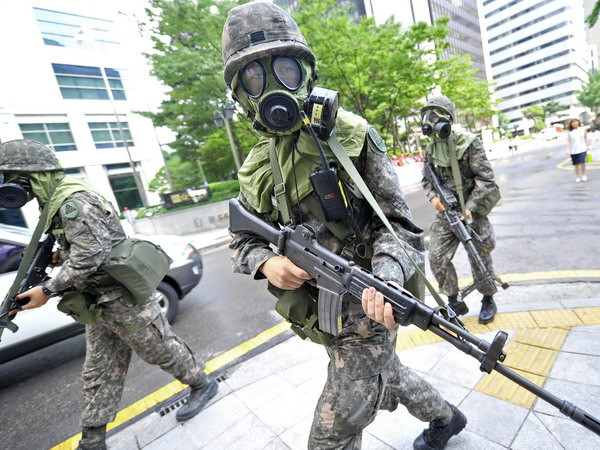 Công an Bắc Kinh tổ chức diễn tập chống khủng bố ảnh 1